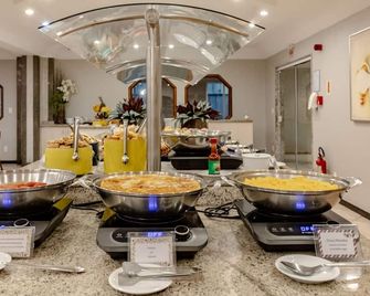 Hotel Pires - Balneário Camboriú - Buffet