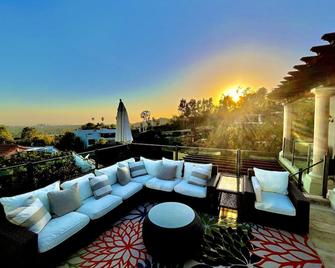 Serene Beverly Hills Estate w/Gorgeous Views - Beverly Hills - Balcony