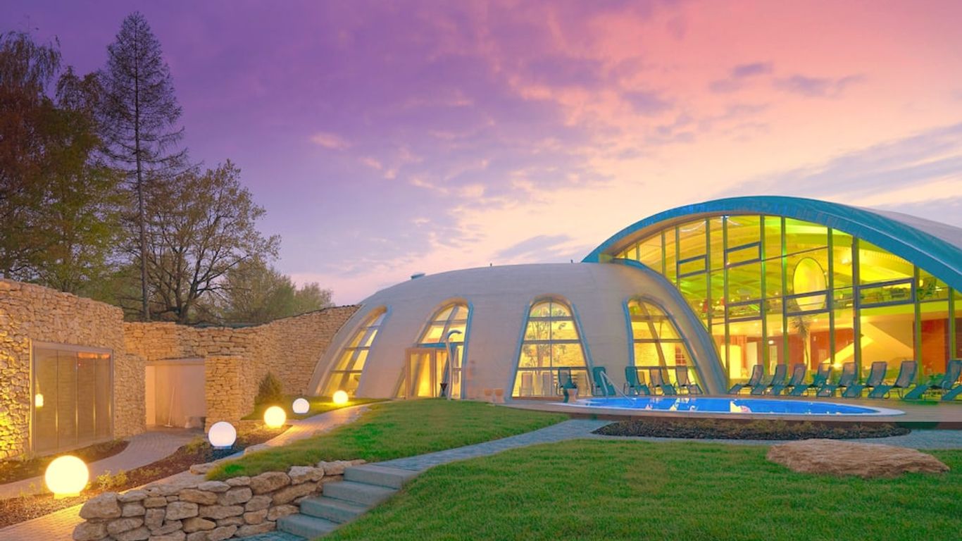 巴特蘇爾察溫泉飯店