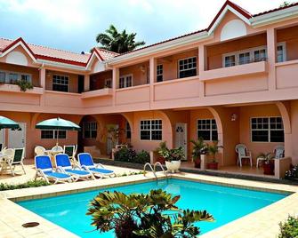 Beachcross Villa Apartments - Rodney Bay - Piscina