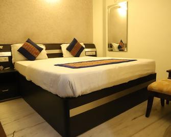 Airport Hotel Delhi Aerocity Inn - Neu-Delhi - Schlafzimmer