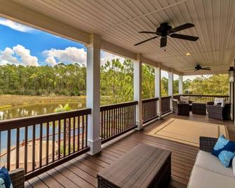 Luxury Waterfront Retreat|Pool|Dock|Bay Views|Poolside Bar|Minutes to Beach - Pass Christian - Balcón