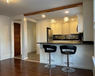 3-bedroom vacation home 13 minutes from University At Buffalo - North Campus - Buffalo - Kitchen