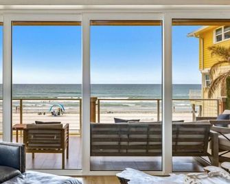 Hip Nautic ~ Luxury Beachfront Beach Home with Pool - Car Free Beach - 4071H - New Smyrna Beach