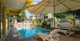 Umit Hotel - Antalya - Zwembad