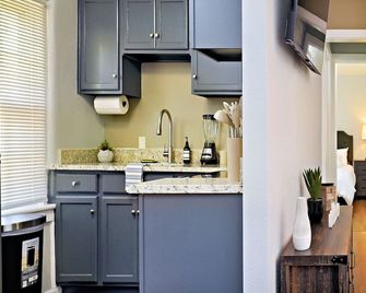 Downtown Gem 2 Br w Spacious Yard - Florence - Køkken