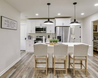 Walk To River Newly Built Home In Heber - Heber Springs