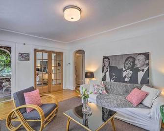 Historic Reno Home on Riverwalk 1 Mi to Midtown - Reno - Living room
