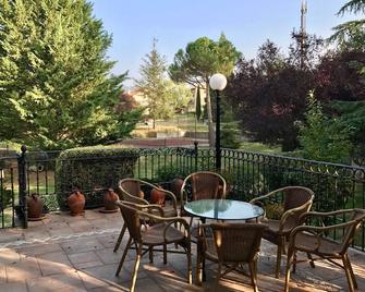 Splendid Villa With Large Garden And Game Court In Cool Climate - Riaza - Balcón
