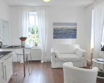 Apartment 3 - Sassnitz - Apartments in bath villa with Baltic Sea view - Saßnitz - Living room