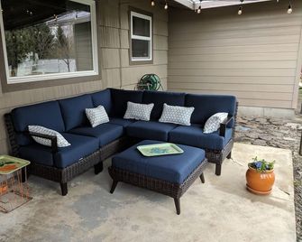 Michelle's MCM. Sleeps 8 - Baker City - Patio