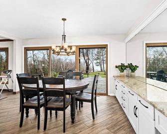 Duluth/Superior Escape-up to 26 guests-Indoor Pool - Superior - Dining room