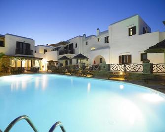 Hotel Anemomilos - Agia Anna - Pool