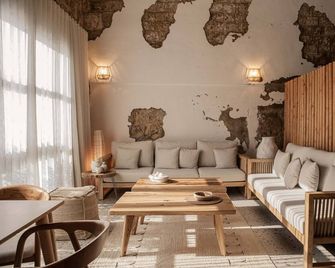 Yam Suites - Enfeh - Sala de estar
