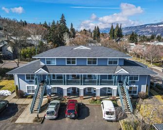 15 Lodge with Hood River Bridge View - Hood River - Building