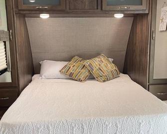 Cozy Caravan Near Capitol Fsu Famu - Tallahassee - Bedroom