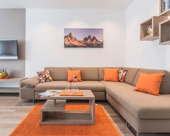 Eder Apartment Neuhaus with Mountain View, Private Terrace and Wi-Fi - Gais - Huiskamer