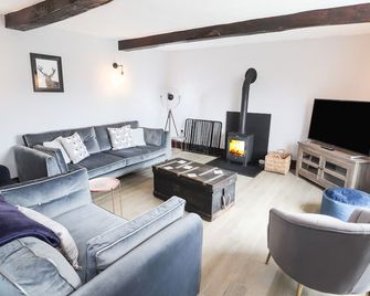Cae Adar Farm, Pet Friendly, Character Holiday Cottage In Coedpoeth - Corwen - Living room