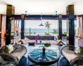 Deluxe Beachfront Villa, Overlooking Balian Surf Break. Amazing Pool - Selemadeg Barat - Лаунж