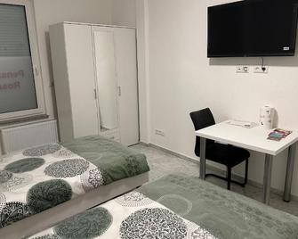 Hostel Fremdenzimmer Haus Rosa - Albstadt - Schlafzimmer