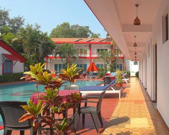 Anjuna Beach Resort - Anjuna - Pool