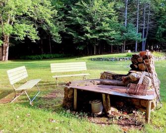 The Lorca Adk Motel Room 7 - Indian Lake - Patio