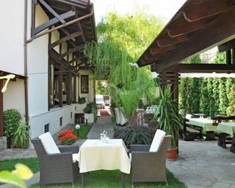 Hotel Vila Class - Satu Mare - Patio
