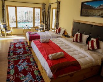 Hotel Khakshal Chubi - Leh - Bedroom