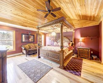 Southwoods Mountain Estate -private mansion, pool, hottub+ 15 acres - Monticello - Slaapkamer