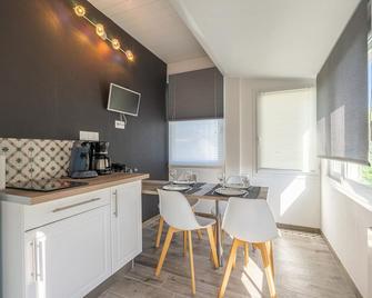 Joli Appartement 3km De La Mer - Royan - Kitchen