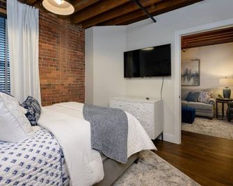 Regal Retreat in Nashville Pool Gym Free Parking - Nashville - Bedroom