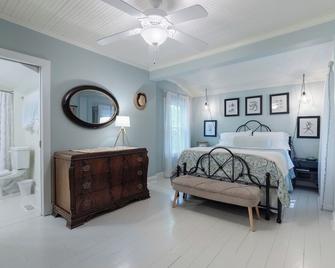 Serenity! Pet Friendly, Glodisc Golf, Axe Throwing - Saluda - Bedroom