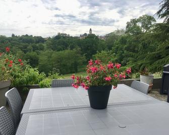 Les Conches, Chambres d'Hôtes et Gite - Thiviers - Patio