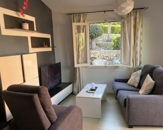 Beautiful family apartment in the best area of Menorca - Cala Galdana - Sala de estar
