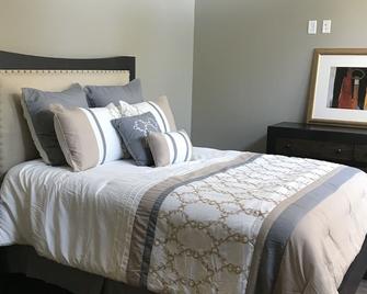 Historic downtown with shopping and dining - Bay City - Bedroom