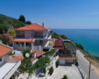 Agorastos Suites - Kinira - Edificio