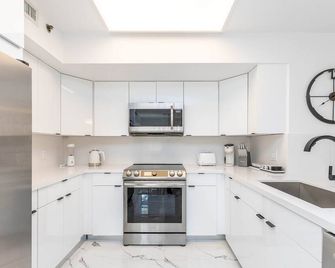 Luxury Vip 3 Bed 2 Bath Apartment Yacht Club Aventura - Aventura - Cocina