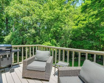 Charming Jonesville Home w/ Grill - Near Wineries! - Jonesville - Balcony