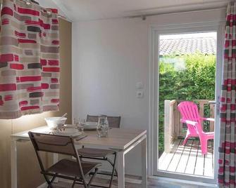 Camping Les Perouses - Saint-Clément-des-Baleines