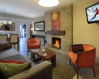 Luxury Apartments Cerro Catedral By Apartments Bariloche - Bariloche - Sala de estar