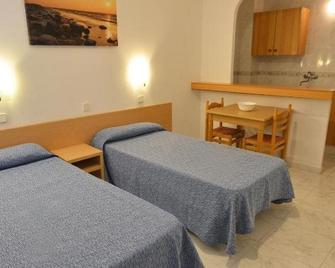 Apartamentos Playa Sol - Es Canar - Chambre