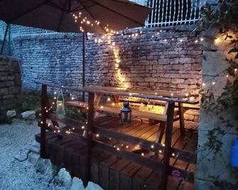 Le Gite du Lapin Bleu - Saint-Marc-sur-Seine - Patio