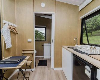 8 Farm Macadamia Plantation 2 by Tiny Away - 쿰발룸 - 주방