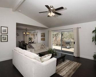 Shady Knoll - Three Rivers - Sala de estar