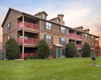 Spacious Villa | Various Amenities - Sheridan - Building