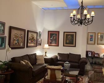 Habitaciones en Casa con Baño Compartido - San José - Living room