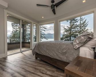 The Lodge on Harrison Lake - Harrison Hot Springs - Bedroom