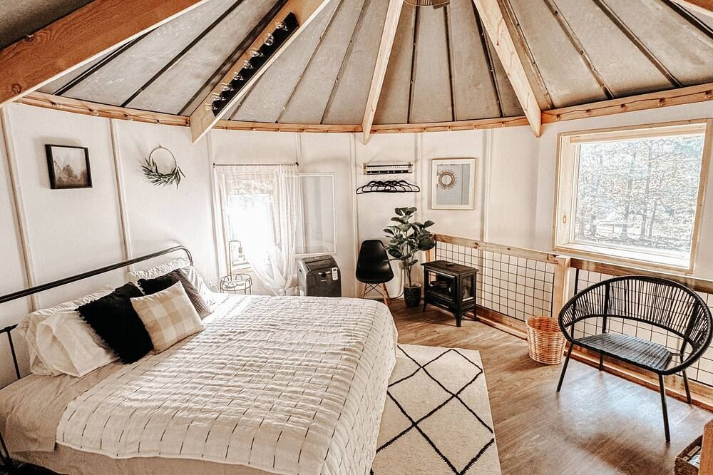 Silo Tiny House Cabin - Harpers Ferry - Bedroom