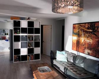 Luxury Prince Edward County 3 bedroom lakefront - Prince Edward - Salon