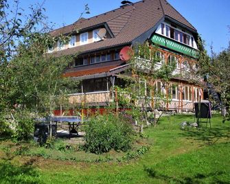 Gemütliche Gartenwohnung in Bernau - Bernau im Schwarzwald - Edificio